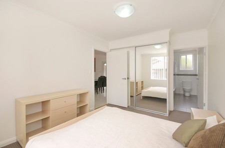 Hello Adelaide Motel + Apartments - Hervey Bay Accommodation